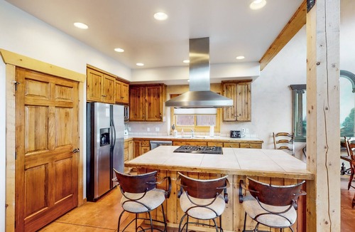 Coyote Run House | Luxury home with spectacular views and hot tub - walk to the golf course