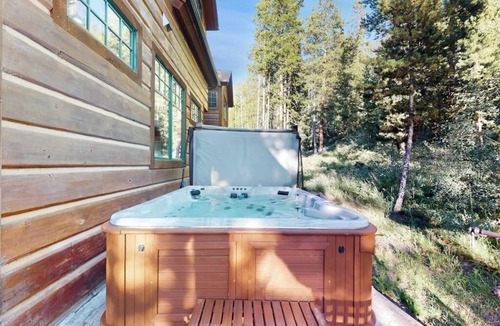 Keystone House | Luxury mountain estate w/private hot tub, home theater, two W/Ds, & spa