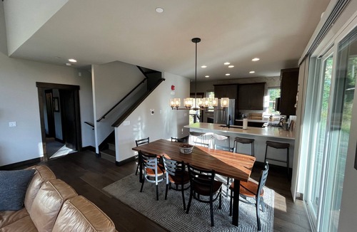 Rendezvous House | Luxury Mountain Home I Hot Tub I Trail Access I Quiet I Minutes to Winter Park