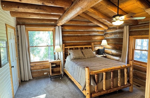 Fraser Cabin | Luxury Mountain Lodge - the perfect mountain getaway!