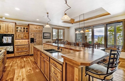 Fraser House | Luxury Mountain Retreat with Scenic Views