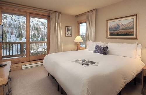 Steamboat Springs House | Luxury + Pool/Hot Tub + Ski in/Ski out - Right-O-Way Chalet