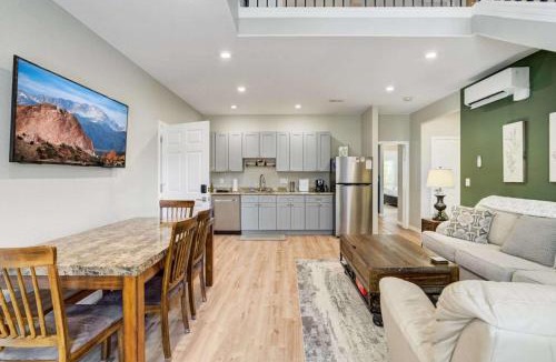 Monument House | Luxury Retreat with Hot Tub Fire Pit & Forest Views