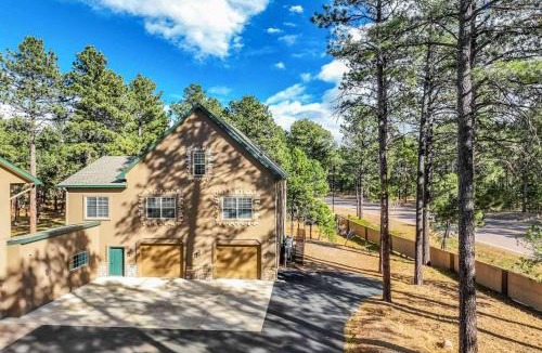Monument House | Luxury Retreat with Hot Tub Fire Pit & Forest Views