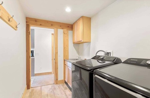 Breckenridge House | Luxury ski chalet w/spa, sauna in heart of Breck!