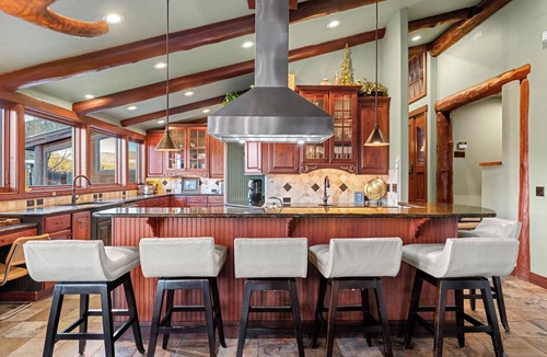 Four O'Clock House | Luxury Ski-in/out Home, Private Hot Tub & Views!