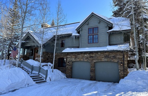 Avon Cabin | Luxury Ski-in/Ski-out Bachelor Gulch Designer Cabin