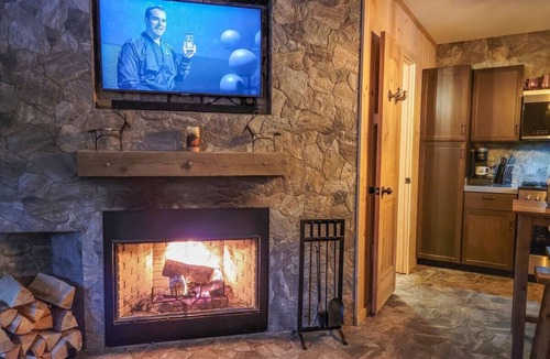 Saint Mary's Cabin | Luxury Spa Retreat with Private Hot Tub & Sauna