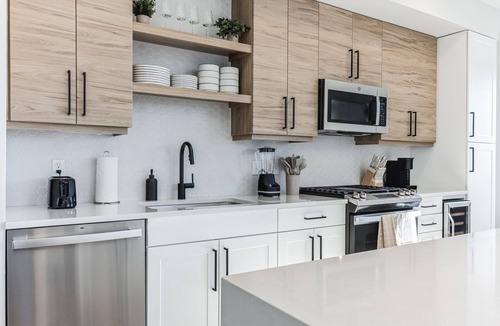 City Park West Apartment | Luxury Spacious Apt, Gym, Spa, Garage & DT Views