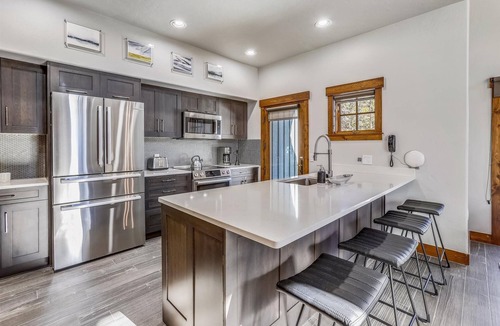 Breckenridge House | Luxury stay at Mountain Thunder Lodge 305: spacious 3-bedroom townhome in Breckenridge for 6 guests!