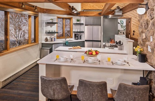 Steamboat Springs House | Luxury + Stunning Views + Hot Tub + Close to Skiing – Glacier Lodge West