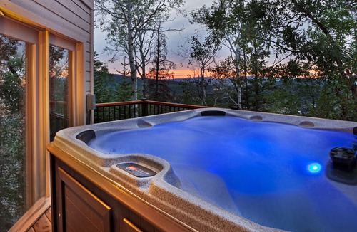 Steamboat Springs House | Luxury + Stunning Views + Hot Tub + Close to Skiing – Glacier Lodge West