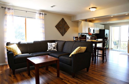 Peregrine Apartment | Luxury suite with kitchen, trails and lovely view