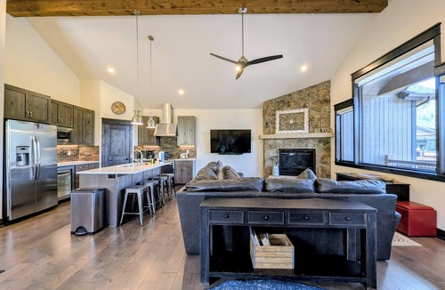 River Run House | Luxury Townhome w/Hot Tub|Private Garage
