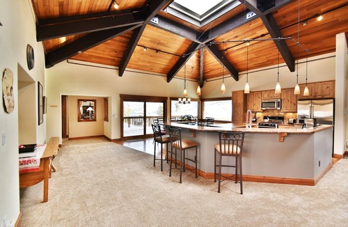 Frisco Condo | Luxury Unit! Easy Drive to 6 Ski Areas. Garage, Elevator! Near Dining, Shops