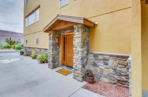 Moab House | Luxury Vacation Home 4-BED M20 - 4 master suites and 4.5 bathrooms