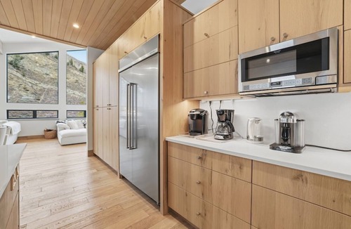 Intermountain House | Luxury West Vail Retreat - Hot Tub & Amenities