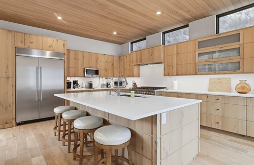 Intermountain House | Luxury West Vail Retreat - Hot Tub & Amenities