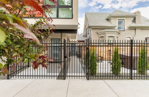 Sunnyside Apartment | LuxuryDenver 750 Sq. Ft. Private Suite + Hot Tub - Downtown Denver