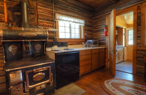 Estes Park Cabin | MacCracken Homestead - Historic Cabin Built by 1st RMNP Park Ranger - 20-NCD0342
