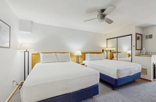 West End Cabin | Main St. studio - pool & hot tub - walk to lifts, dog-friendly, balcony