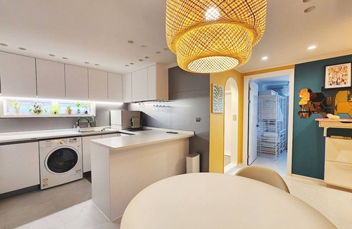 Cheongdam Villa | Maison de Pepperoni Cheongdam N.4 COEX, Resting after plastic surgery