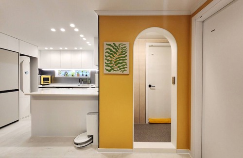 Cheongdam Villa | Maison de Pepperoni Cheongdam N.4 COEX, Resting after plastic surgery