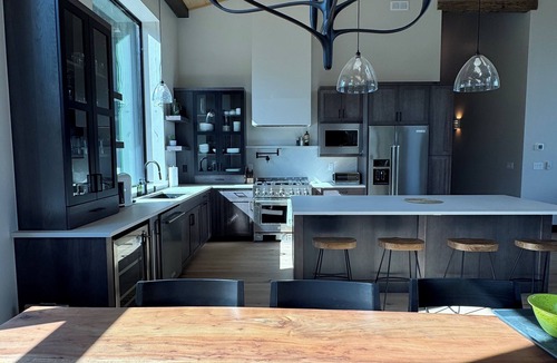 Granby Ski Chalet | Majestic Top of the Hill Ski & Golf Retreat - STUNNING HOME with MOUNTAIN VIEWS