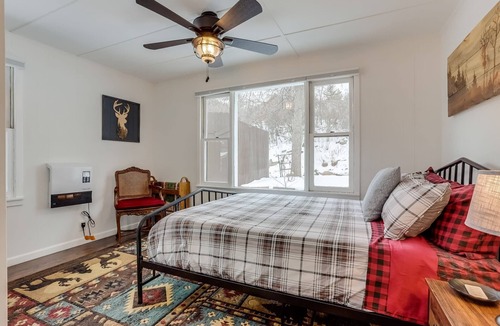 Lyons Cabin | Maple Cabin-RMNP*Pet Friendly*Winter Getaway!