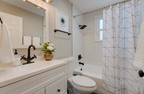 Longmont House | @ Marbella Lane-3BR nearDTWNLongmont| Home Comfort