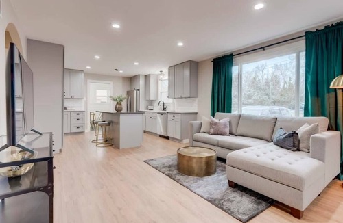 Longmont House | @ Marbella Lane-3BR nearDTWNLongmont| Home Comfort
