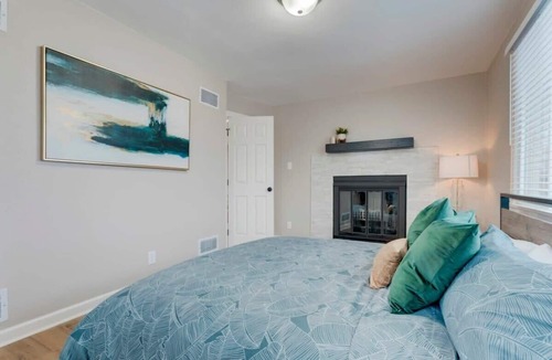 Longmont House | @ Marbella Lane-3BR nearDTWNLongmont| Home Comfort