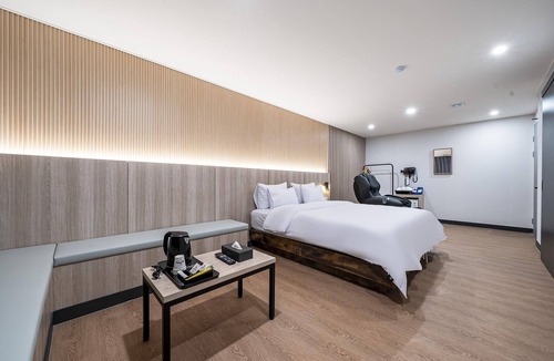 Hwaseong Hotel | Mars Bonito