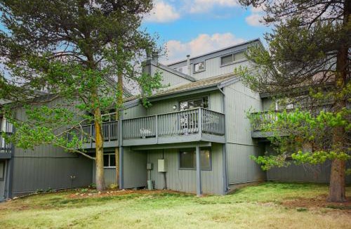 Fraser Apartment | MeadowRidge 13-04