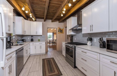 Taos House | Medina Casita - Mountain Views, Firepit, Pets Okay