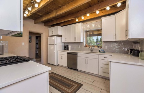 Taos House | Medina Casita - Mountain Views, Firepit, Pets Okay