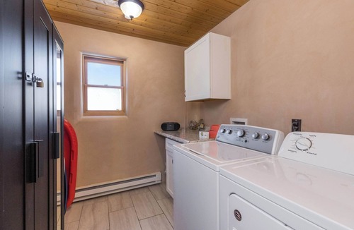 Taos House | Medina Casita - Mountain Views, Firepit, Pets Okay