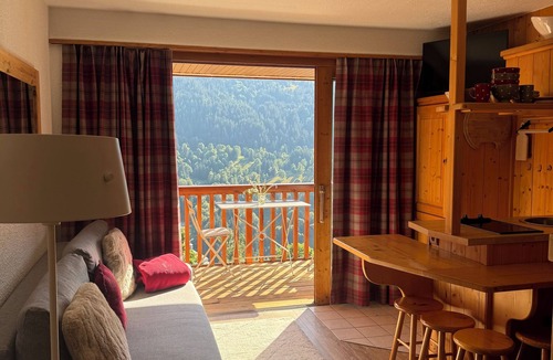 Meribel Apartment | Méribel Center flat 4 persons. Panoramic view. Close to the slopes.