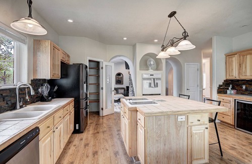 Michigan Hill Ski Chalet | Michigan Hills Manor 5,000sf w/Hot Tub