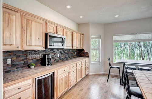 Michigan Hill Ski Chalet | Michigan Hills Manor 5,000sf w/Hot Tub