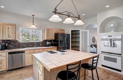 Michigan Hill Ski Chalet | Michigan Hills Manor 5,000sf w/Hot Tub