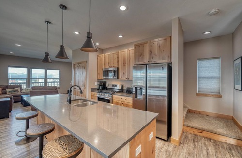 Leadville Cabin | Midgarth Hus- Brand New PET FRIENDLY home minutes to Copper & Ski Cooper!