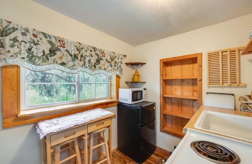 Allenspark Apartment | 'Minnehaha' Allenspark Cabin Near Hiking!