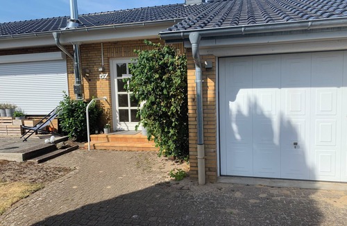 Quickborn House | Modern 125 sm house near Hamburg: Families & groups big garden, 100 Mbit Wi-Fi