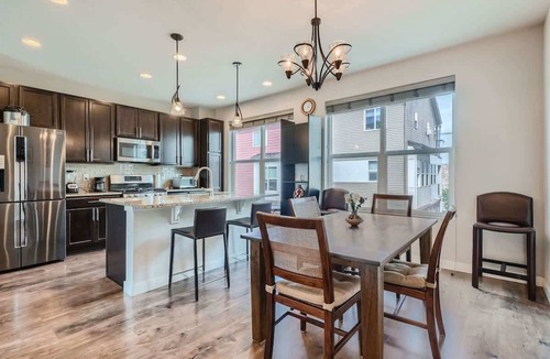 Broomfield House | Modern 2 BDR Townhome in Broomfield