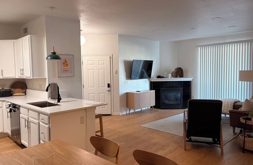 Englewood Condo | Modern 2bd 2bath Accessible condo- fenced Patio near DTC- Gym, Sauna, Pool, Spa