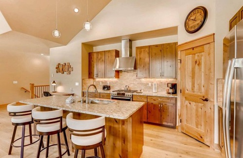 River Run Hotel | Modern 3-Bed Townhome w/Hot Tub in Keystone