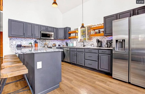Valley of the Sun Ski Chalet | Modern 3-bedroom chalet in amazing Fairplay for your getaway.