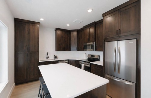 Shelley Apartment | Modern 3-Bedroom Townhouse - Unit #1