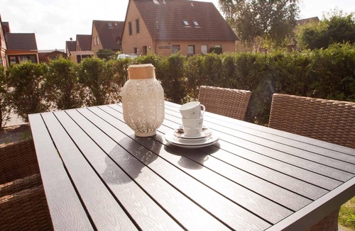 Carolinensiel House | Modern and comfortable: This chic terrace house of about